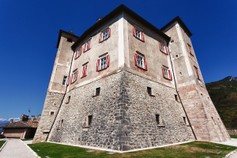 IT_Castel-Thun-1.jpg