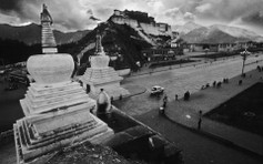 T_Lhasa il Palazzo del Potala visto dagli stupa di Chagpo-Ri. (3).jpg
